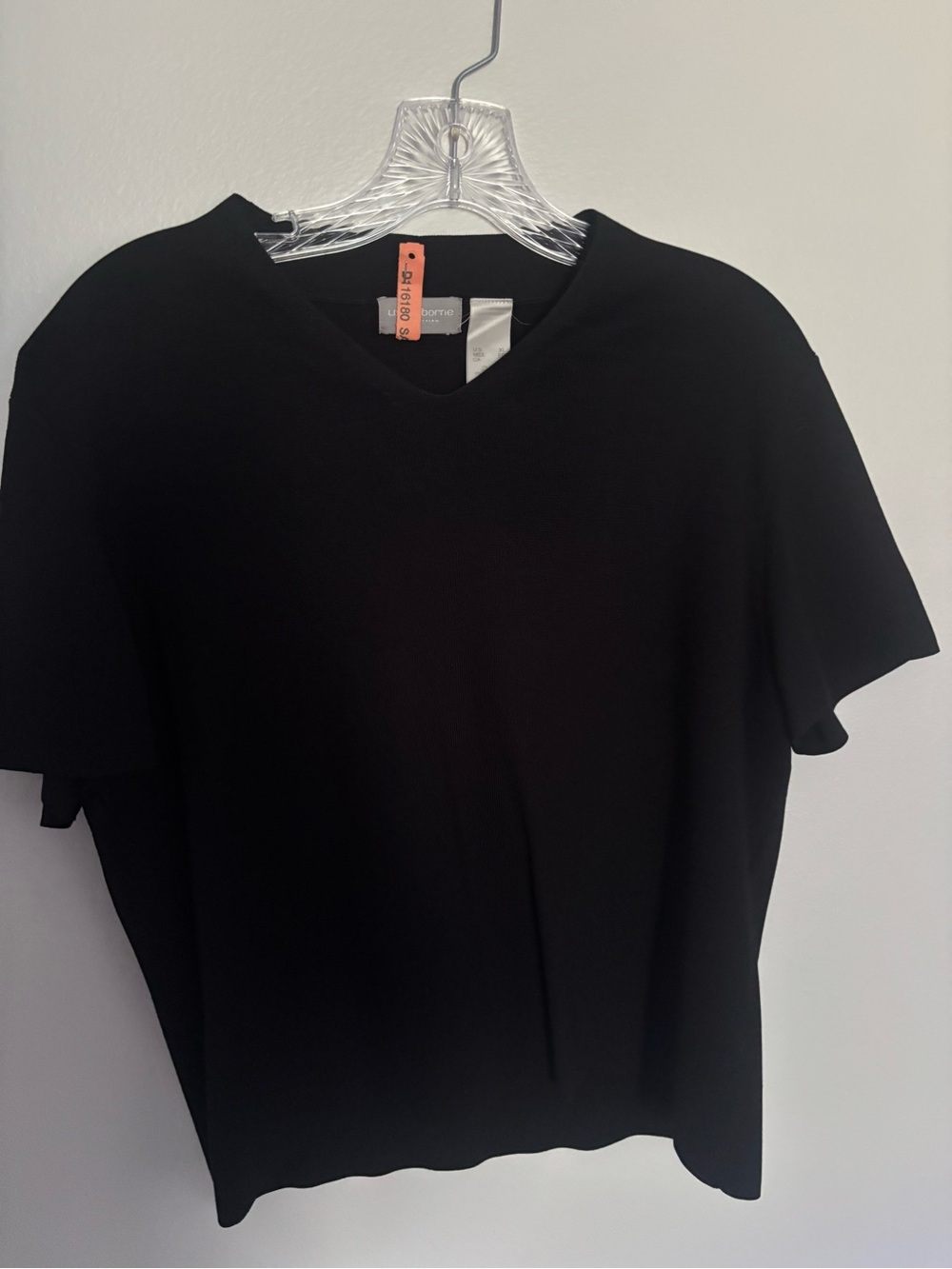 Liz Claiborne Black V-Neck Short Sleeve Top